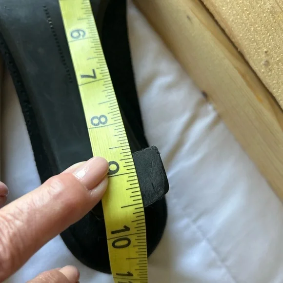 90s Stuart Weitzman Black Perforated Suede Kitten Heels, Size 7.5 Made in Spain - Picture 13 of 14